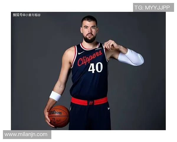 比尔回忆起路威快船球衣瞬间深思熟虑考虑加盟快船的可能性 比尔回忆起路威快船球衣瞬间深思熟虑考虑加盟快船的可能性