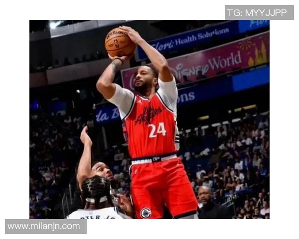 小卡称科林斯打四号位能对抗更高大球员我们每个位置的球员体型都很出色 小卡称科林斯打四号位能对抗更高大球员我们每个位置的球员体型都很出色