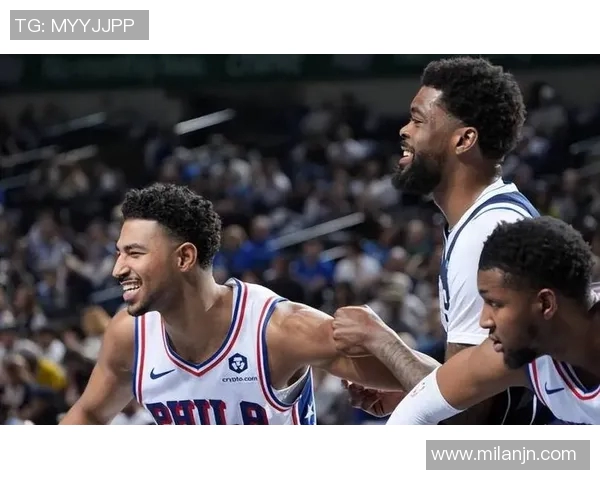 格莱姆斯回应后卫线拥挤问题强调加速比赛节奏提升球队表现 格莱姆斯回应后卫线拥挤问题强调加速比赛节奏提升球队表现