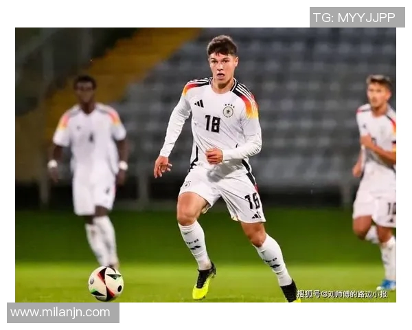 多家英超德甲球队争夺20岁奥格斯堡中场新星科穆尔 多家英超德甲球队争夺20岁奥格斯堡中场新星科穆尔