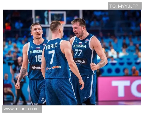 东契奇能否赛季场均40分引热议里夫斯称赞他的表现令人难以置信 东契奇能否赛季场均40分引热议里夫斯称赞他的表现令人难以置信