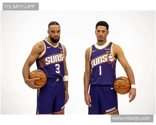 布克第三节强势回归5投4中砍下12分助力球队成功反超比分