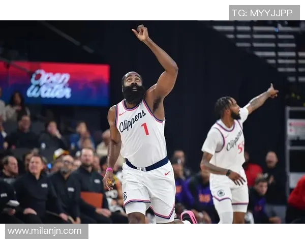 哈登表现不佳17投5中失误频繁但罚球稳定助球队保持颜面