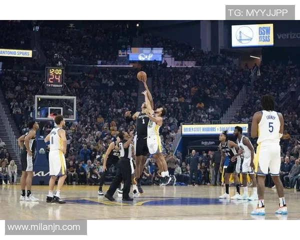 文班在季前赛频繁失误米奇称其为尝试新打法与阵容磨合的必要过程