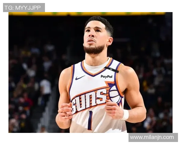 布克手感不佳依靠罚球逆袭18投7中贡献27分4篮板4助攻